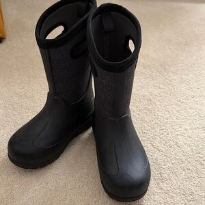 Bogs Kids Black and Charcoal Snow Boots